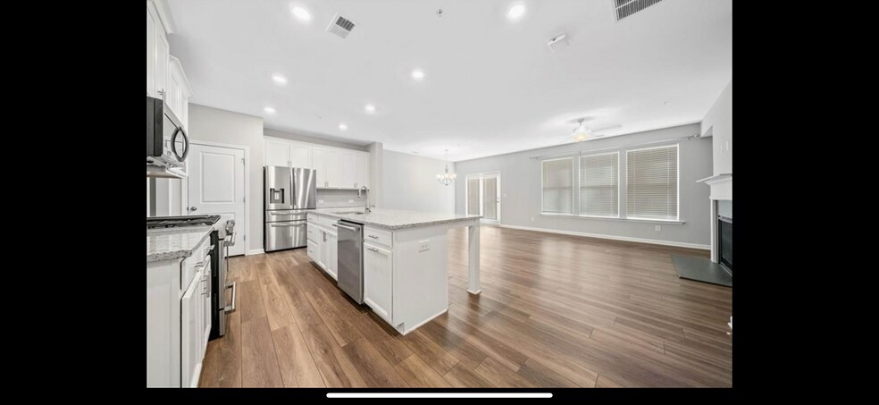 Building Photo - 495 Duval Dr