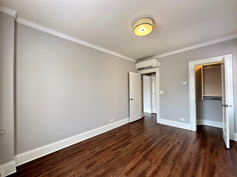 Building Photo - 817 W Lakeside Pl