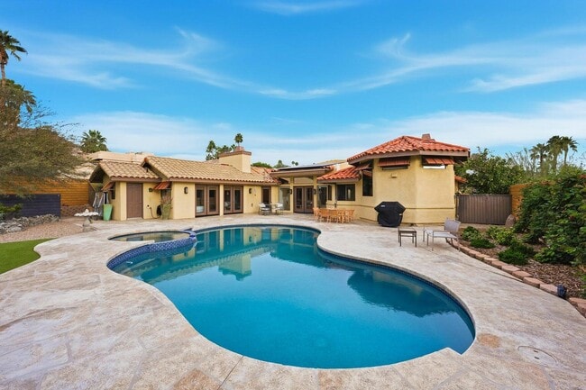 Building Photo - 10 Venus Dr