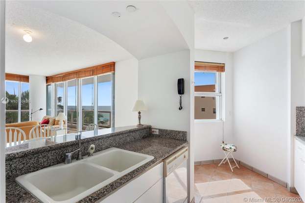 Building Photo - 4201 Collins Ave