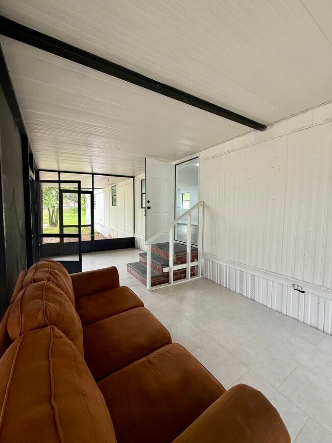 Building Photo - 516 De Resine Carre St