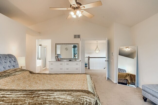 Building Photo - Spacious 5BR House in Aurora