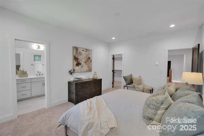 Building Photo - 5615 Lantana Ave