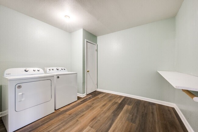 Building Photo - 509 Woodford Ln