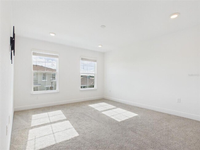 Building Photo - 5611 SW 72nd Ct