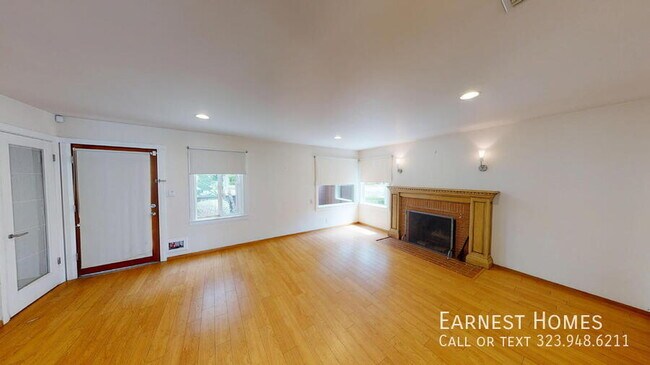 Building Photo - 2577 S Bundy Dr