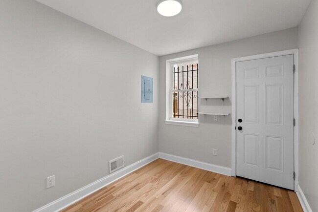 Building Photo - 2518 E Fayette St