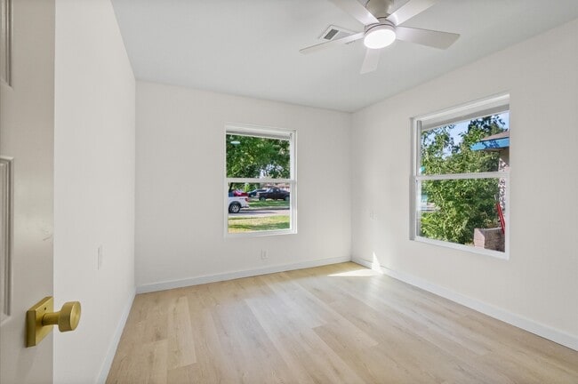 Building Photo - 6527 Beekman Rd