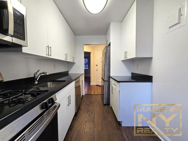 Building Photo - 2 bedroom in SUNNYSIDE GARDENS NY 11104