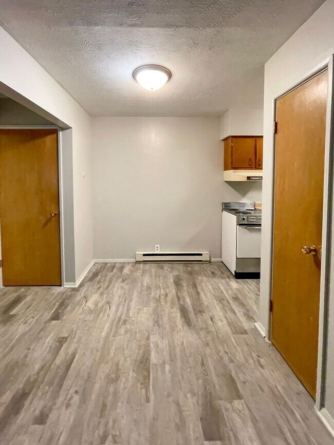 Building Photo - Close to Campus and McGalliard Road