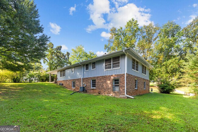 Building Photo - 1834 Dogwood Ct SW