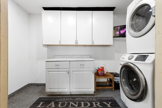 Building Photo - 1140 SW 9th Ave