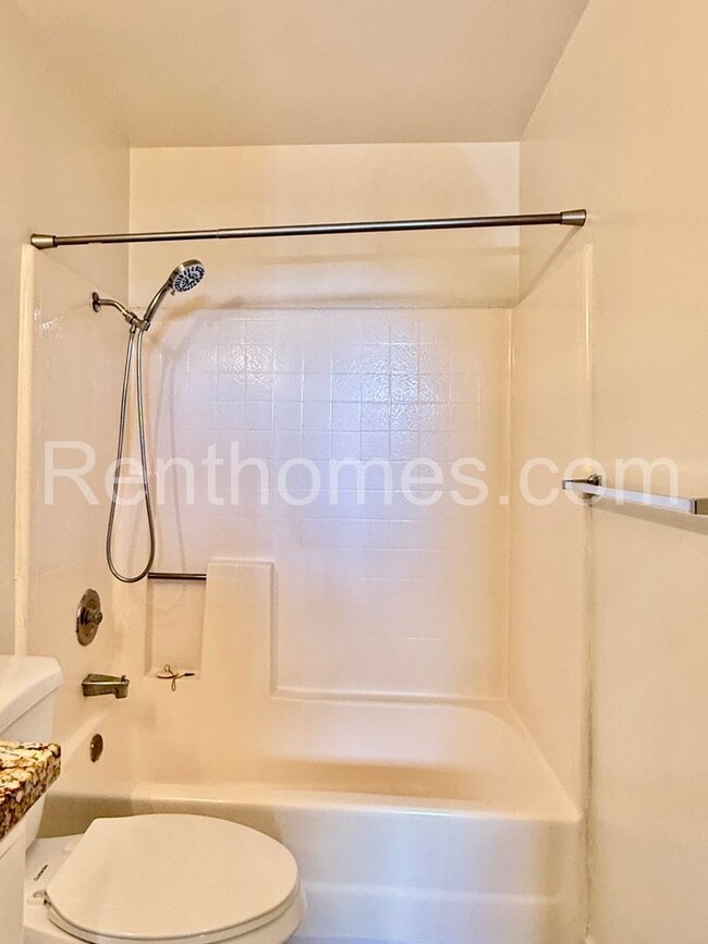 Building Photo - 13534 Longfellow Ln