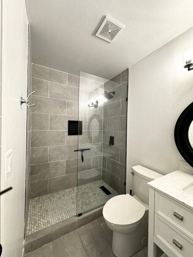 Building Photo - 6728 Omega Dr