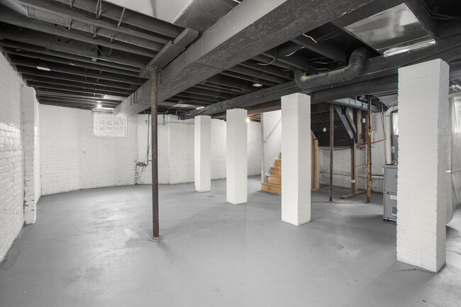Building Photo - 2909 Fischer St