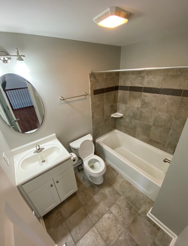 Building Photo - 5th Ave