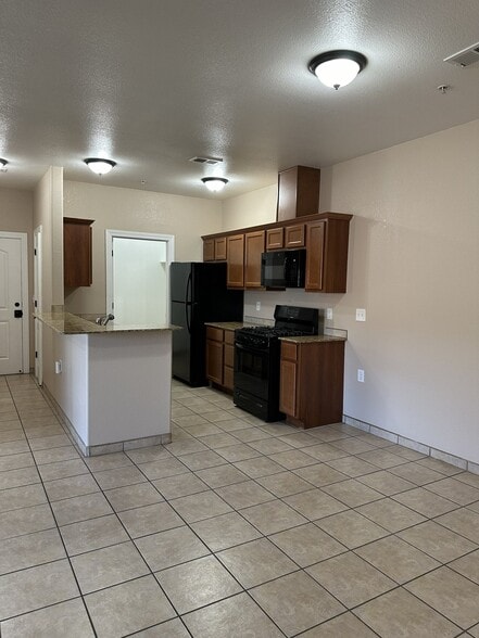 Building Photo - 6325 Reynolds Dr