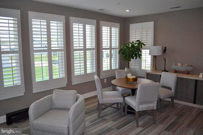 Building Photo - 170 Harrier Wy