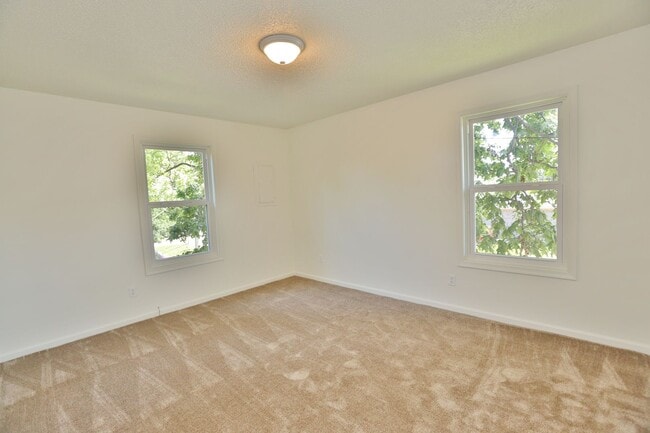 Building Photo - COMPLETELY UPDATED & READY 05-08-26!! 2-Bedroom 2nd Floor Duplex Just Minutes to the Beach!