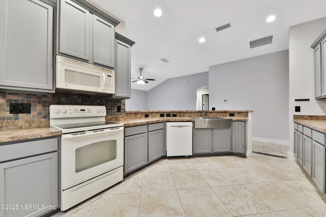 Building Photo - 2462 Creekfront Dr