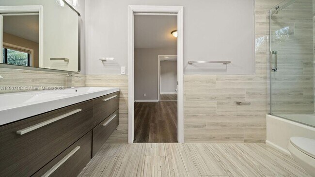 Building Photo - 5831 NW 81st Terrace