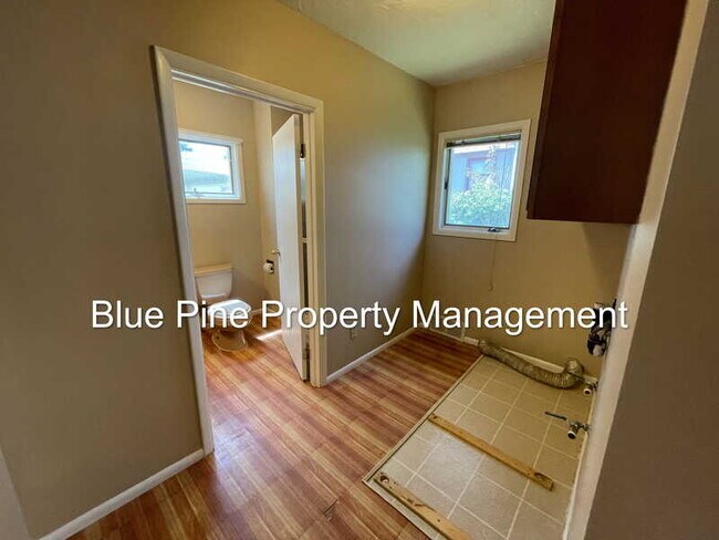 Building Photo - 907 J St