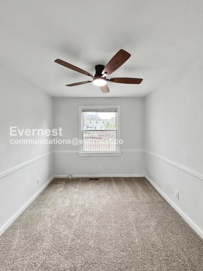 Building Photo - 3605 Pemberton Ave