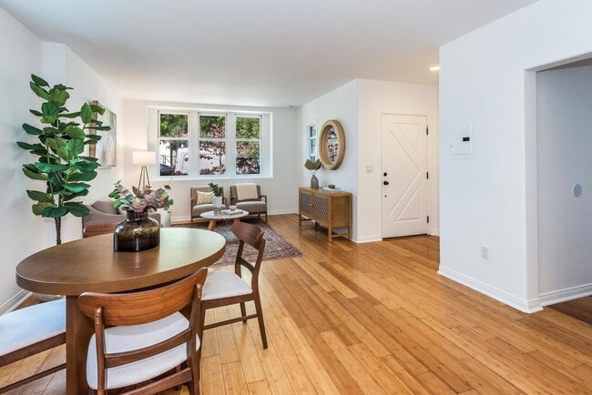 Primary Photo - "Chic 1-Bed Retreat on Castillo: 870 Sq Ft...