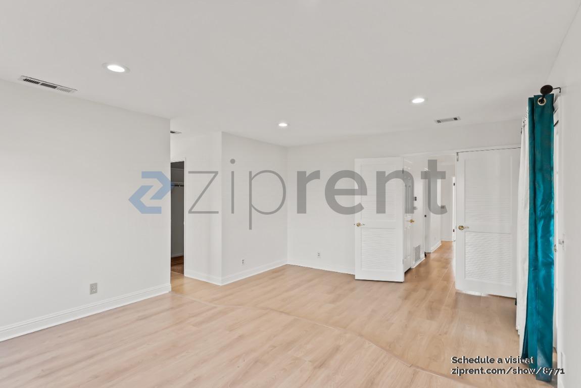 Building Photo - 2025 Park Royal Dr