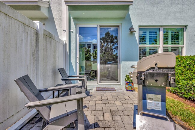 Building Photo - 345 SE Sea Hunt Way