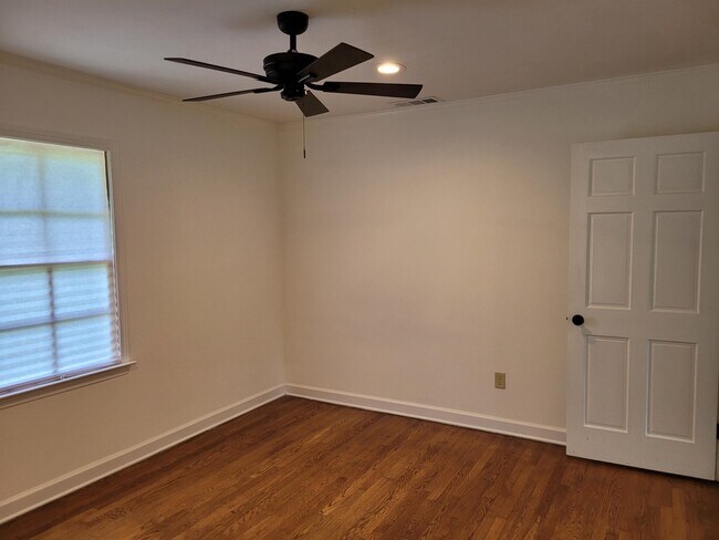 Building Photo - 4892 Carnes Ave