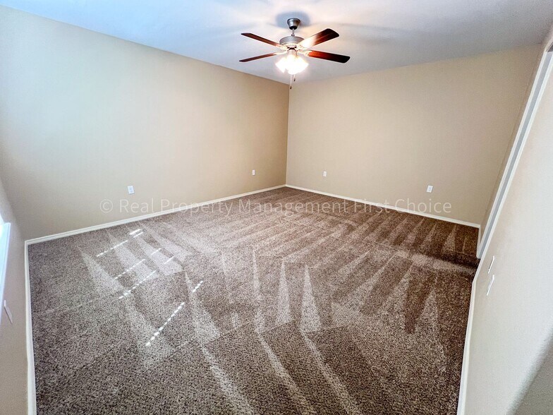 Building Photo - 420 Ridge Point Dr