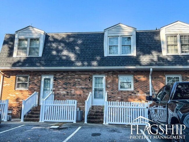 Building Photo - 6000 River Rd