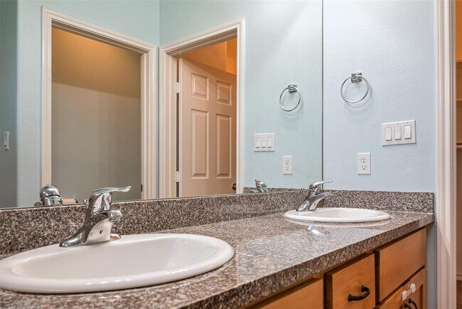 Building Photo - 5906 Yaupon Ridge Dr