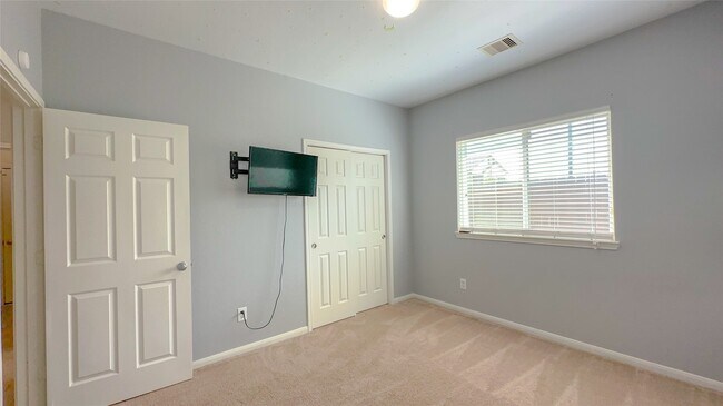 Building Photo - 4106 Mossy Pl Ln