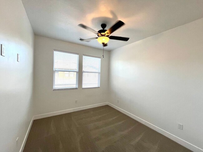 Building Photo - Townhome in Woodland Estates - Pool Access