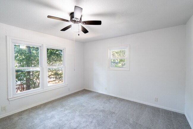 Building Photo - 2515 Yeager St