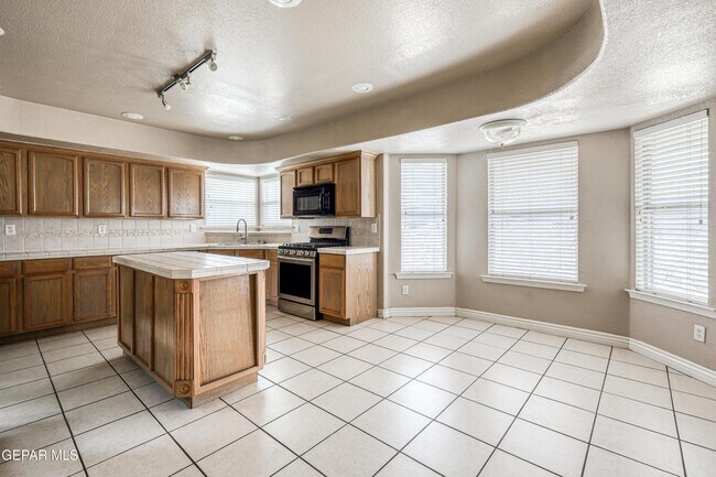 Building Photo - 4733 R L Shoemaker Dr