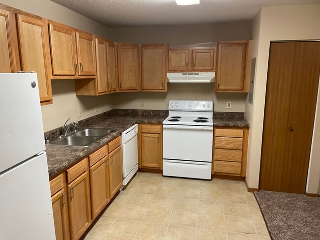 Building Photo - Furnished 4-Bedroom, 2-Bath Condo on Campus