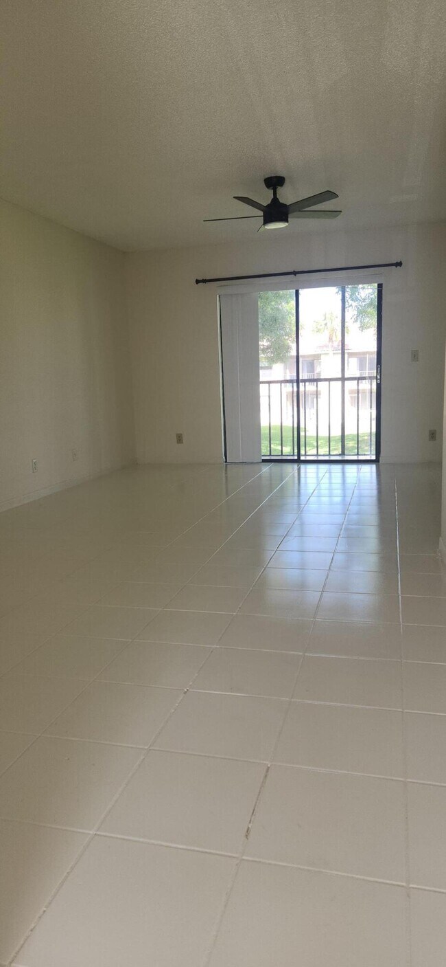 Building Photo - 6832 Palmetto Cir S