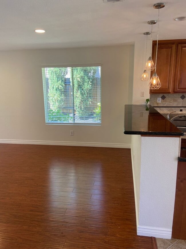 Building Photo - Prarie Oaks 3 Bdrm, 2 bath