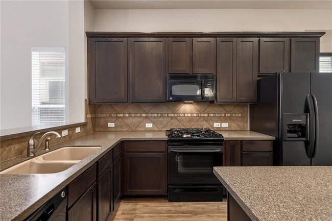 Building Photo - 1925 Littlefield St