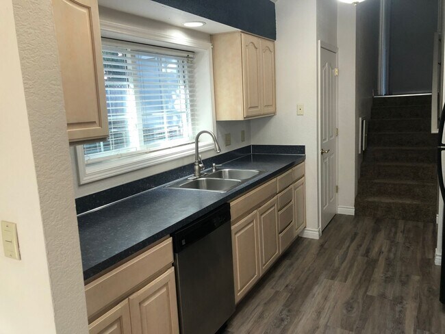 Building Photo - 3 bedroom 2 bathroom house in Thurston hills!