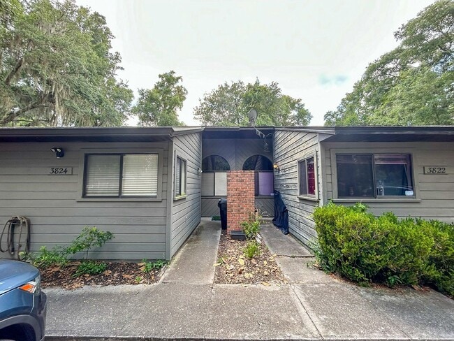 Building Photo - 3824 SW 30th Terrace