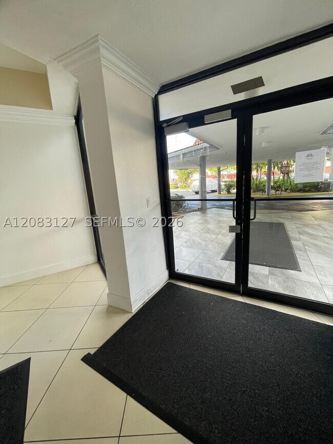 Building Photo - 1200 NE Miami Gardens Dr