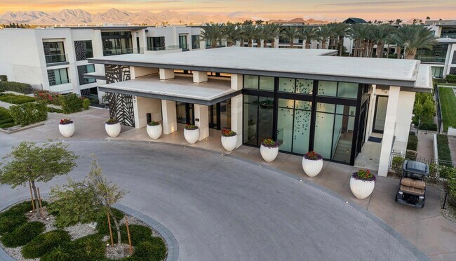 Building Photo - 6587 N Palmeraie Blvd