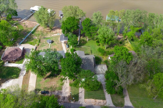 Building Photo - 1115 Red Bud Dr