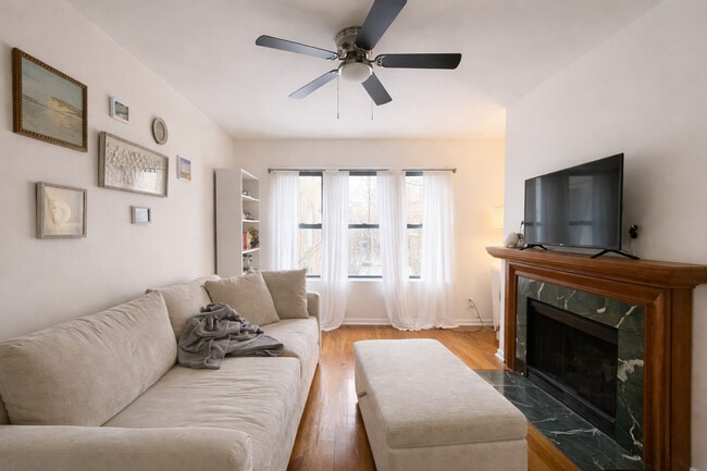 Building Photo - 685 1/2 W Wrightwood Ave