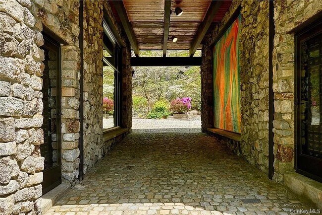 Building Photo - 53 Woods Rd