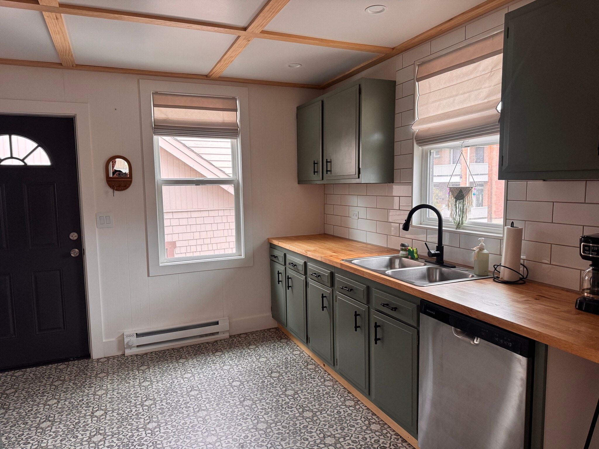 Kitchen - 858 W Silver St